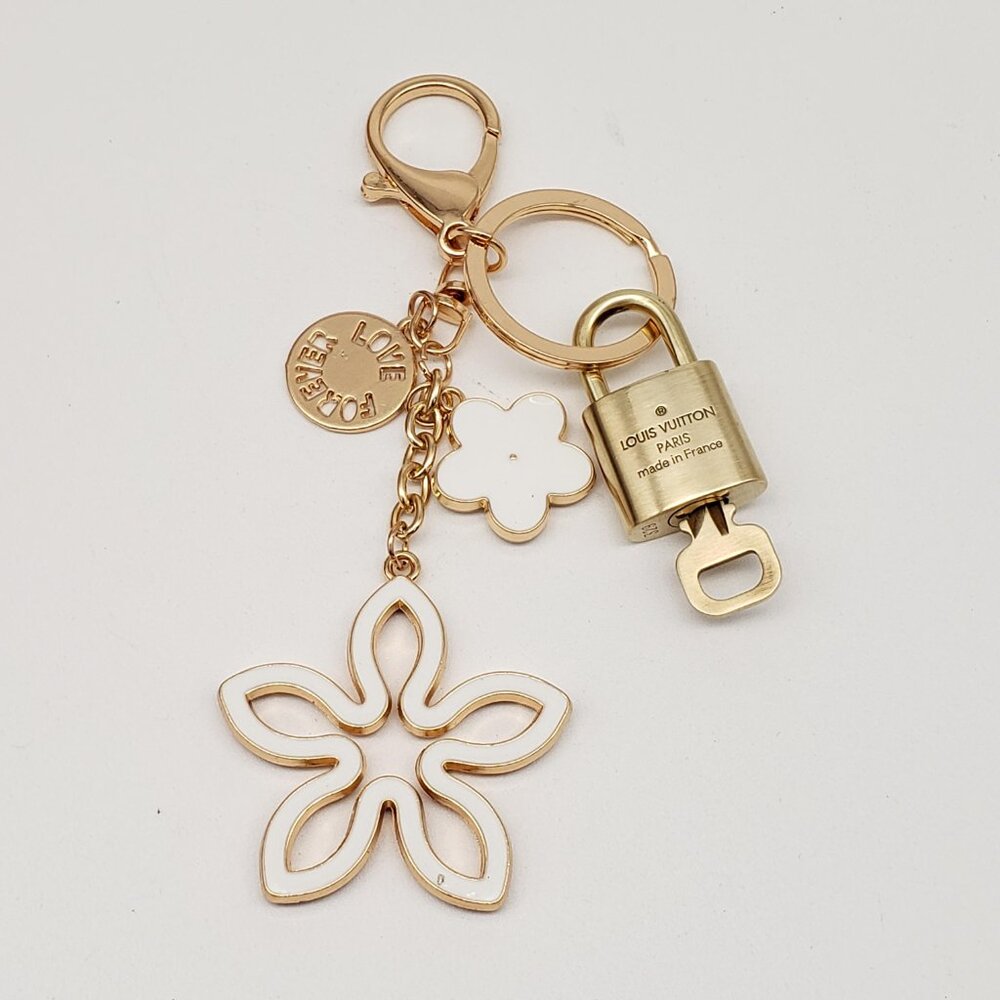 Authentic Louis Vuitton Gold Lock & Key ✨ Bag Charm Flower Keychain - Picture 3 of 9